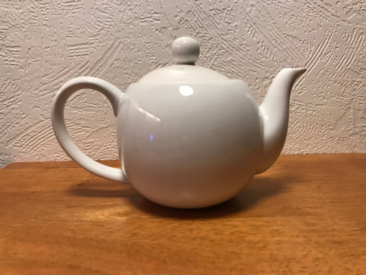 Small White Tea Pot (1-2 cups)